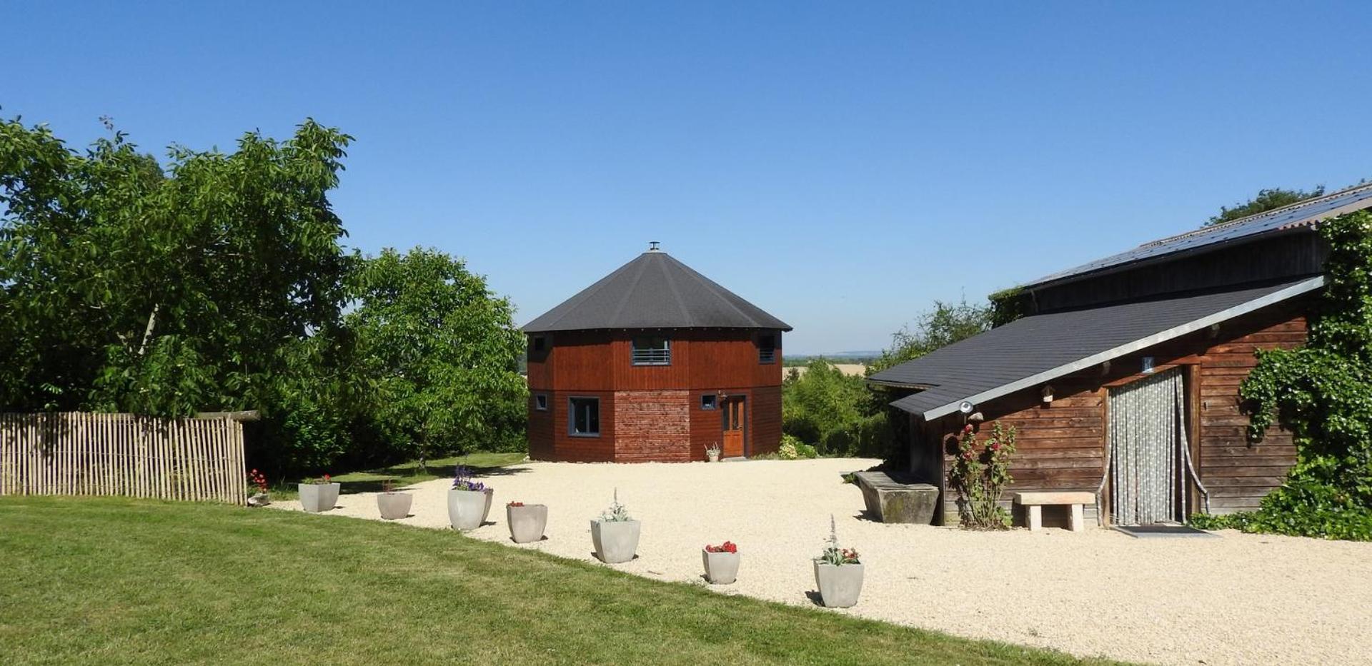 La Maison Ronde Et Ses 2 Cahutes Monthoiron Exterior foto